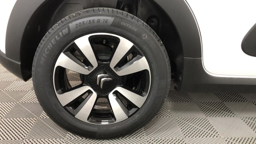 Aperçu du véhicule : SHINE 83CV + CAMéRA DE RECUL 