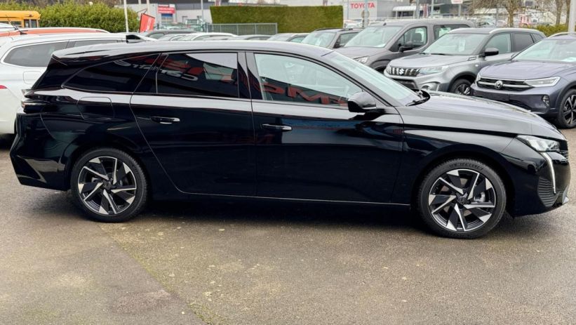 Aperçu du véhicule : ALLURE 1.5 BLUEHDI 130CV EAT8 + CAMERA 360 +SIEGES AV CHAUFFANTS + ADML + ATTELAGE