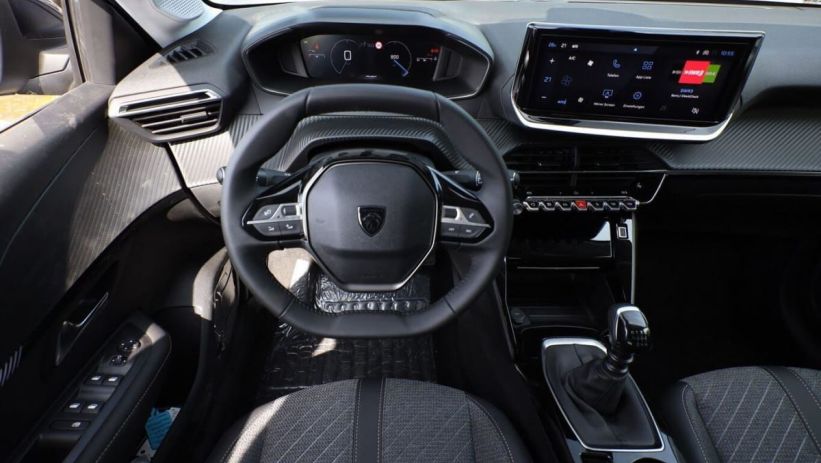 Aperçu du véhicule : 100 Allure LED 2xPDC CarPlay Reg BT