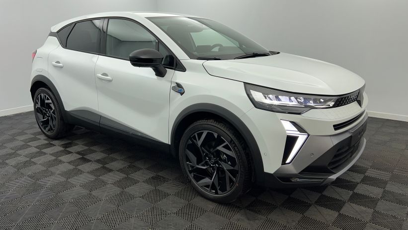 Aperçu du véhicule : E-Tech full hybrid 160 ch esprit Alpine Blanc Nacré avec 950€ d'équipements inclus