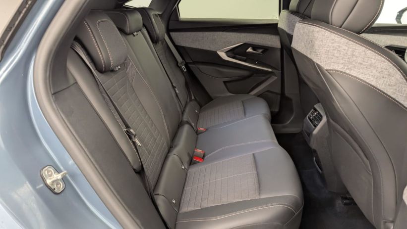 Aperçu du véhicule : HYBRID 136 E-DCS6 ALLURE