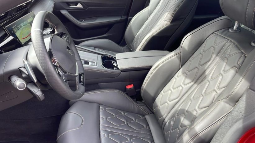 Aperçu du véhicule : Hybrid 225 e-EAT8 GT