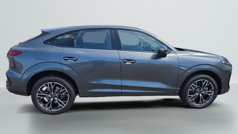 Aperçu du véhicule : E-HYBRID 272 CH S TRONIC 6 S LINE
