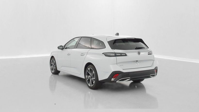 Aperçu du véhicule : III 1.2 Hybrid 145ch Allure e-DCS6