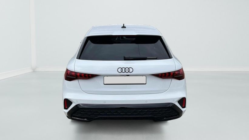 Aperçu du véhicule : 45 TFSI E HYBRIDE RECHARGEABLE 272 S TRONIC 6 S LINE