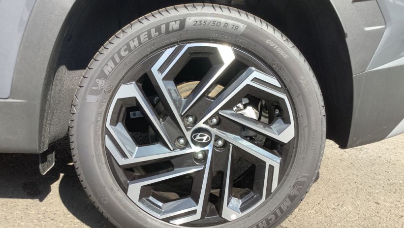 Aperçu du véhicule : TUCSON 1.6 T-GDI 215 Hybrid BVA6 Executive