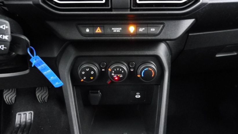 Aperçu du véhicule : 1.0 ECO-G 100CH EXPRESSION 7 PLACES -24