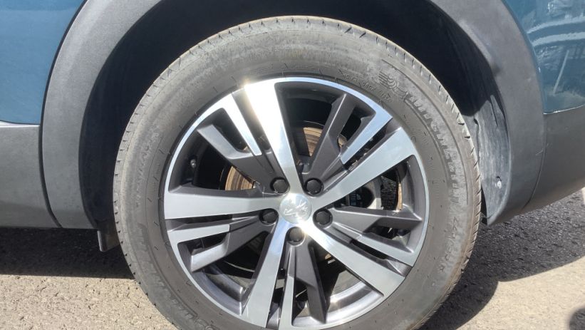 Aperçu du véhicule : 3008 Hybrid 145 e-DCS6 Allure Pack