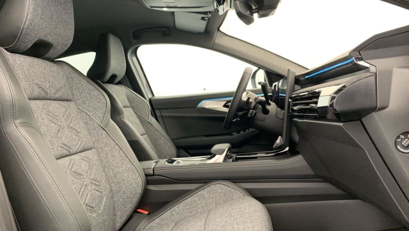 Aperçu du véhicule : E-Tech full hybrid 200ch Techno