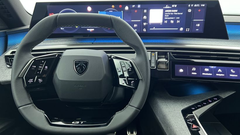 Aperçu du véhicule : Nouveau Hybrid 145 e-DCS6 GT Noir Perla Nera avec 4000€ d'équipements inclus