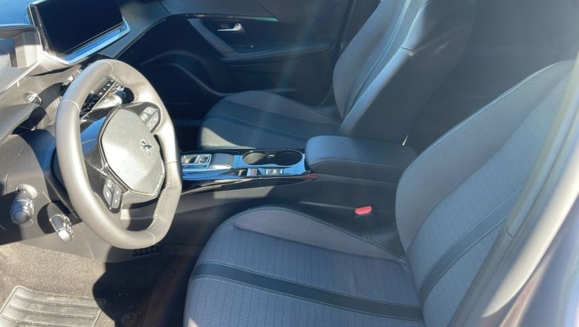 Aperçu du véhicule : 136 CH ALLURE PACK