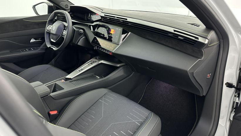Aperçu du véhicule : III(2) 1.2 Hybrid 145ch GT e-DCS6
