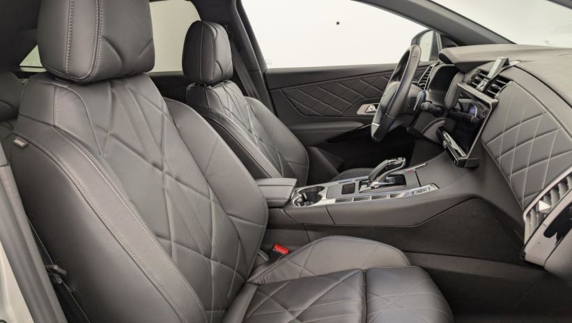 Aperçu du véhicule : Hybride Rechargeable E-Tense 300 EAT8 4x4 Rivoli