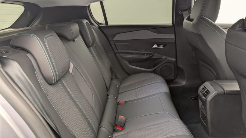 Aperçu du véhicule : Hybrid 136 e-DCS6 Allure