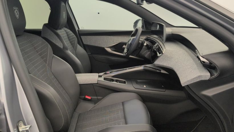 Aperçu du véhicule : HYBRID 145CH E-DCS6 GT
