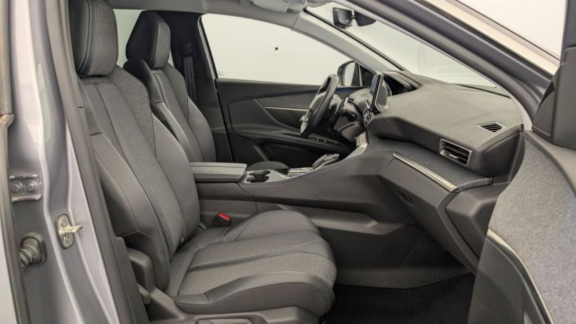 Aperçu du véhicule : Hybrid 225 e-EAT8 Allure Pack