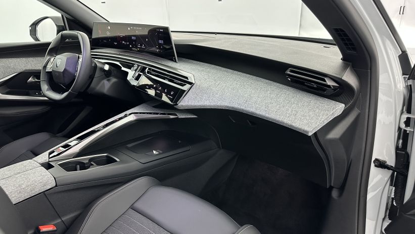 Aperçu du véhicule : 1.2 Hybrid 136ch Allure e-DCS6