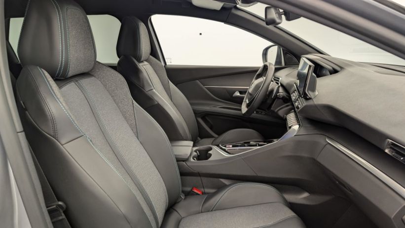 Aperçu du véhicule : Hybrid 136 e-DCS6 Allure Pack