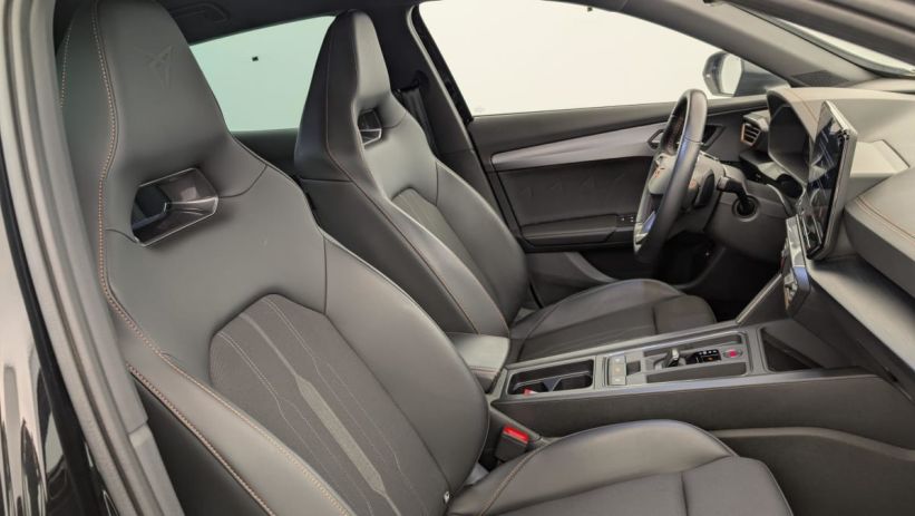 Aperçu du véhicule : 1.4 e-HYBRID 204 ch DSG6 Business Edition