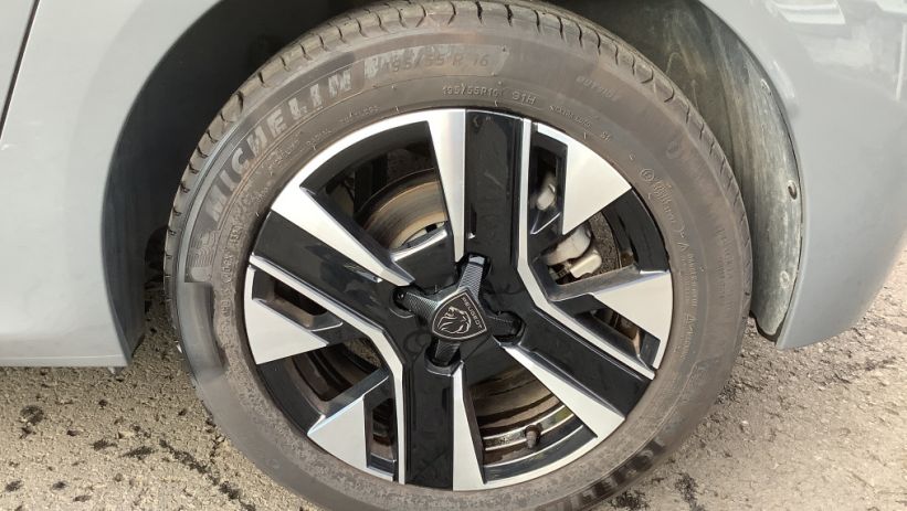 Aperçu du véhicule : 208 100 S&S BVM6 Allure