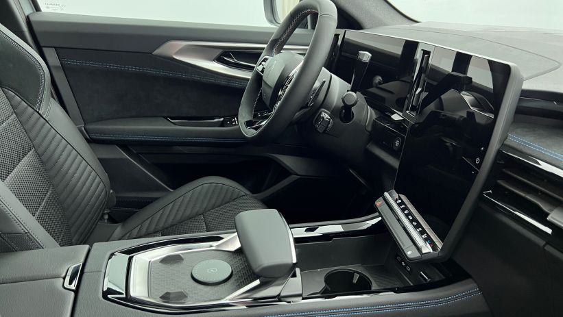 Aperçu du véhicule : full hybrid E-Tech 200 ch Esprit Alpine Gris Schiste - Toit Noir Etoilé avec 4800€ d'équipements inclus