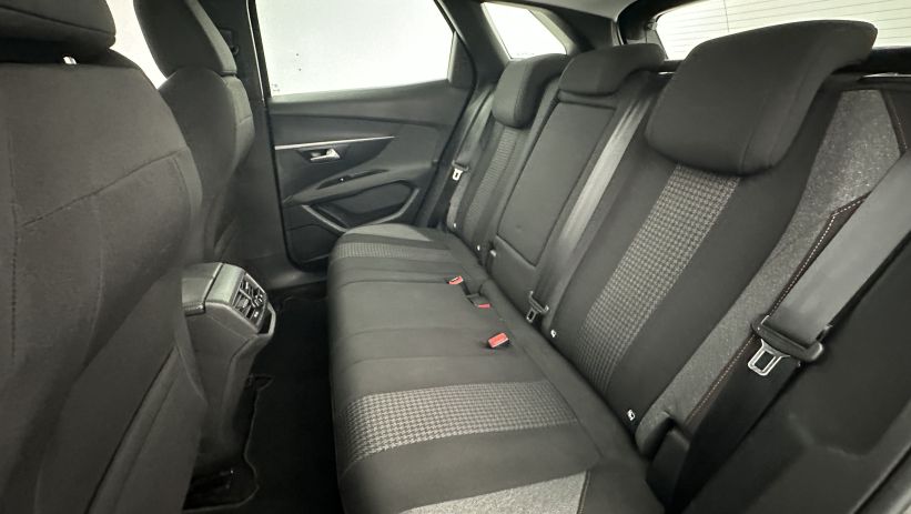 Aperçu du véhicule : III 1.2 PureTech 130ch Active Pack EAT8