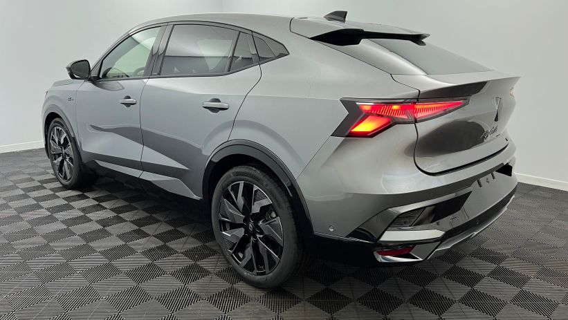 Aperçu du véhicule : E-Tech full hybrid 200 esprit Alpine Gris schiste - Toit Noir Etoilé avec 3150€ d'équipements inclus