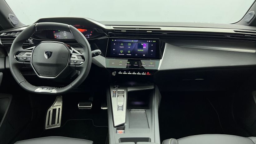 Aperçu du véhicule : BlueHDi 130ch S&S EAT8 GT Noir Perla Nera avec 4500€ d'équipements inclus