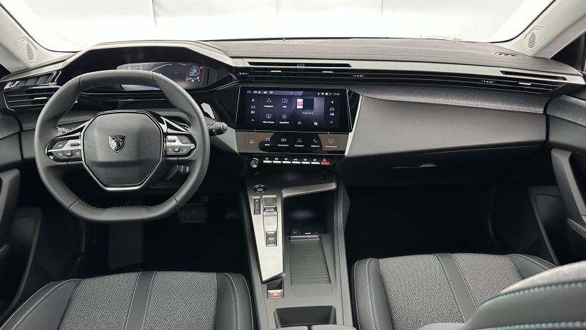 Aperçu du véhicule : III 1.2 Hybrid 145ch Allure e-DCS6