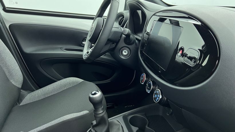 Aperçu du véhicule : 1.0 VVT-i 72 Dynamic Blanc Pur avec 250€ d'équipements inclus