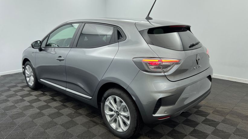 Aperçu du véhicule : Blue dCi 100 Evolution Gris Schiste avec 2550€ d'équipements inclus