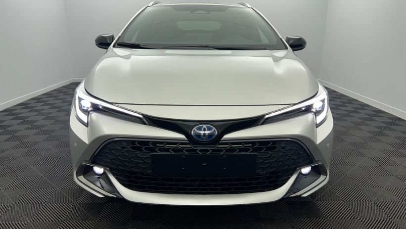 Aperçu du véhicule : Hybride 178ch Design Gris Argent avec 2590€ d'équipements inclus