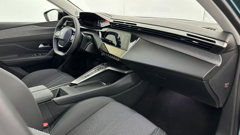 Aperçu du véhicule : III 1.2 Hybrid 145ch Allure e-DCS6