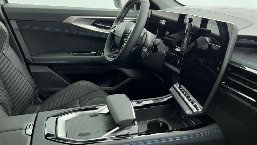 Aperçu du véhicule : full hybrid E-Tech 200 ch Esprit Alpine Gris Schiste - Toit Noir Etoilé avec 3450€ d'équipements inclus