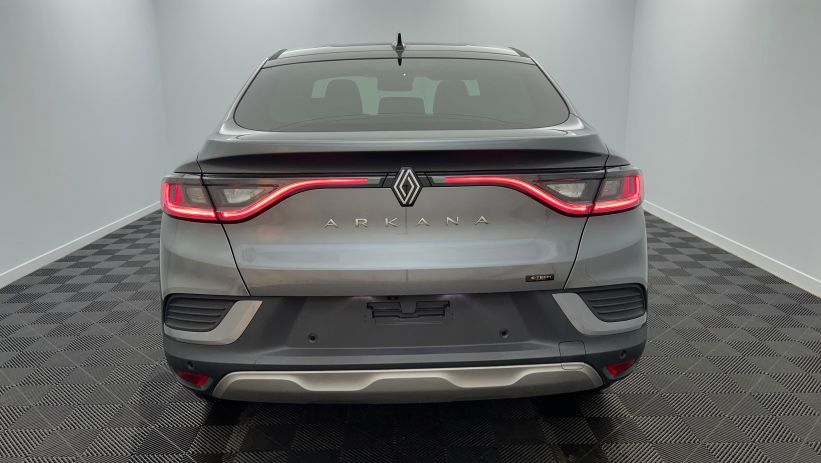 Aperçu du véhicule : E-Tech full hybrid 145 Techno Gris métallique avec 1000€ d'équipements inclus