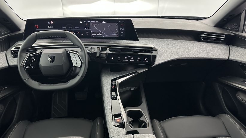 Aperçu du véhicule : III 1.2 Hybrid 145ch Allure e-DCS6