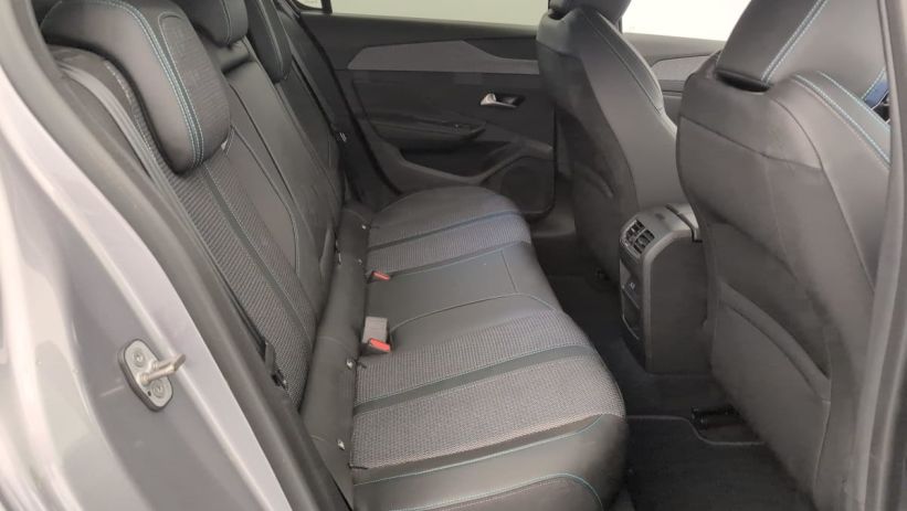Aperçu du véhicule : PHEV 180 e-EAT8 Allure Pack