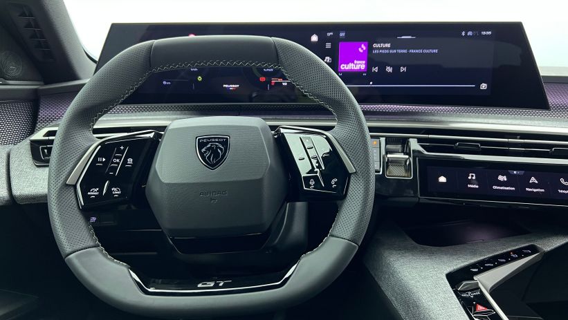 Aperçu du véhicule : Hybrid 145 e-DCS6 GT Blanc Okénite avec 5550€ d'équipements inclus