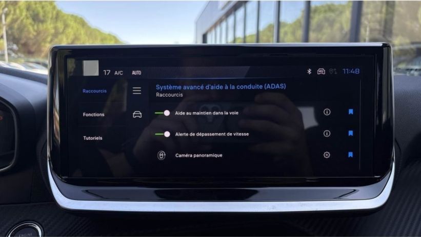 Aperçu du véhicule : 1.2I HYBRID 145 ALLURE