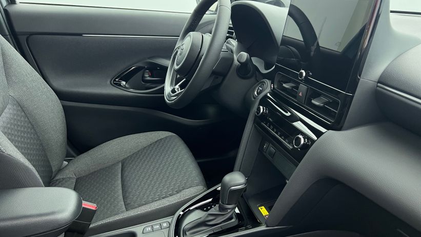Aperçu du véhicule : Hybride 130ch 2WD Design Gris Atlas avec 2100€ d'équipements inclus