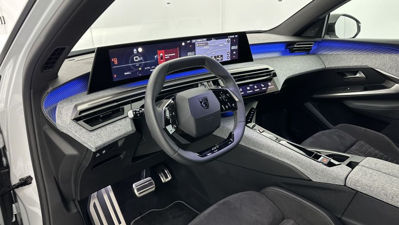 Aperçu du véhicule : III 1.2 Hybrid 145ch GT e-DCS6