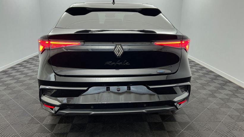 Aperçu du véhicule : E-Tech full hybrid 200 esprit Alpine Noir Etoilé avec 2650€ d'équipements inclus