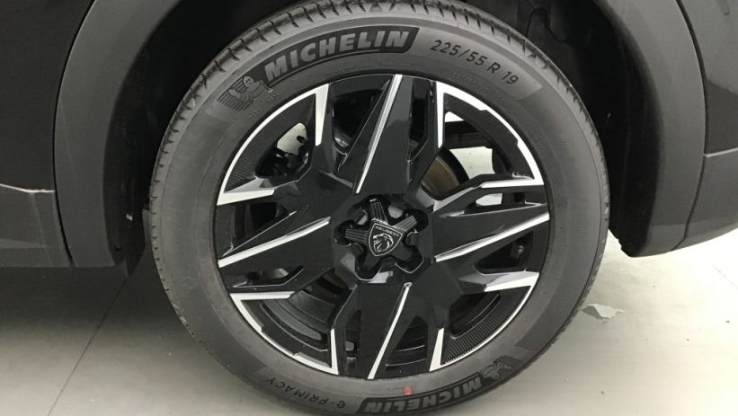 Aperçu du véhicule : 3008 Hybrid 136 e-DCS6 GT
