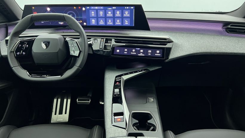 Aperçu du véhicule : Nouveau Hybrid 145 e-DCS6 GT Noir Perla Nera avec 2470€ d'équipements inclus