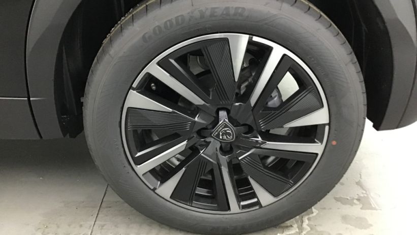Aperçu du véhicule : 2008 Hybrid 145 e-DCS6 GT