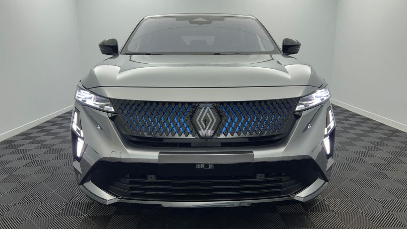 Aperçu du véhicule : E-Tech full hybrid 200 esprit Alpine Gris Schiste avec 2650€ d'équipements inclus