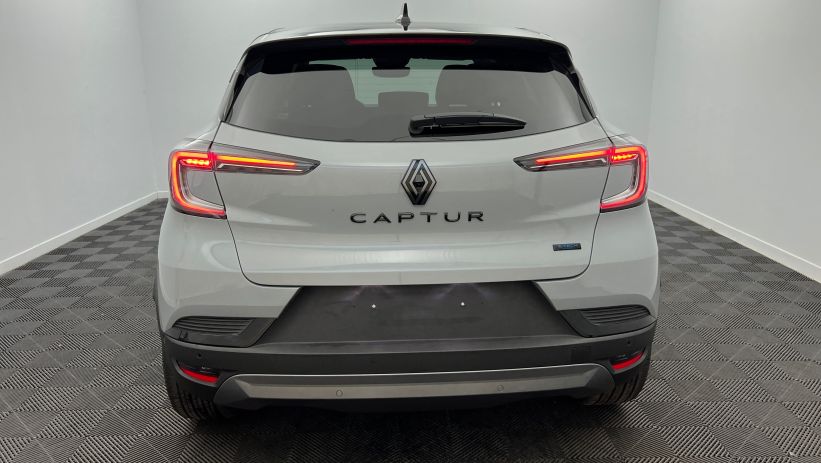 Aperçu du véhicule : E-Tech full hybrid 160 ch esprit Alpine Gris rafale - Toit Noir Etoilé avec 1350€ d'équipements inclus