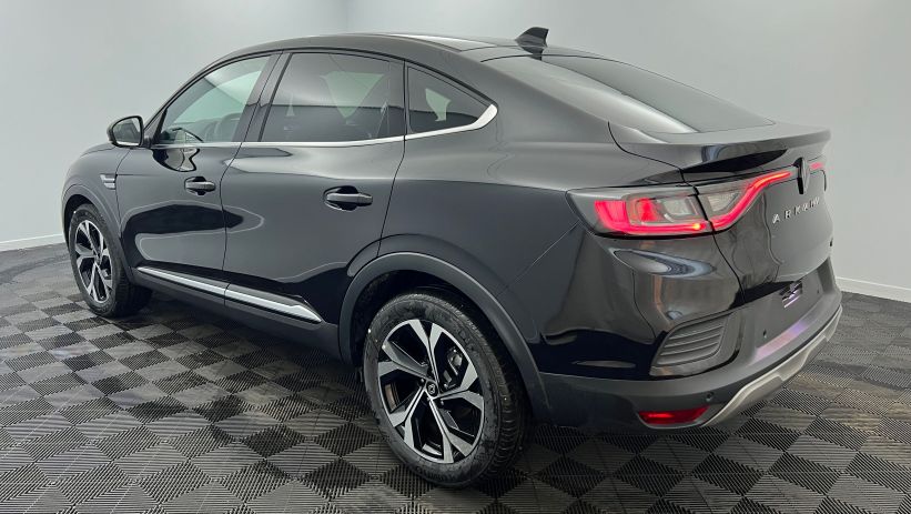 Aperçu du véhicule : E-Tech full hybrid 145 Techno Noir métal avec 800€ d'équipements inclus