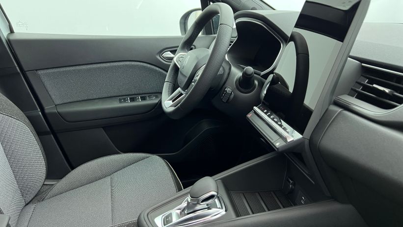 Aperçu du véhicule : E-Tech full hybrid 145 Techno Blanc Nacré avec 1700€ d'équipements inclus