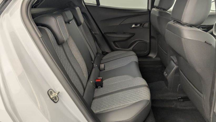 Aperçu du véhicule : Hybrid 136 e-DCS6 Allure